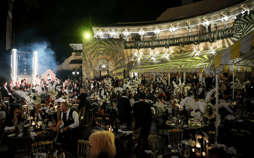 哪个网站可以买篮球_“了不起的特朗普”花天酒地哪个网站可以买篮球，4200万美国人却正挨饿