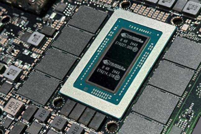 足球信用盘代理_美方收紧芯片出口管制！特朗普下令足球信用盘代理，不许向中国出售高端芯片，黄仁勋急电北京求救