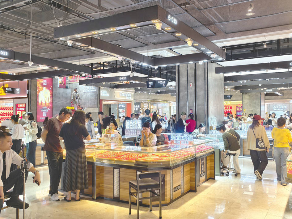 泰利斯特 vS 伊戈卡_每经记者实地探访深圳水贝：金价每克涨约60元泰利斯特 vS 伊戈卡，多家金店加价前暂停出货