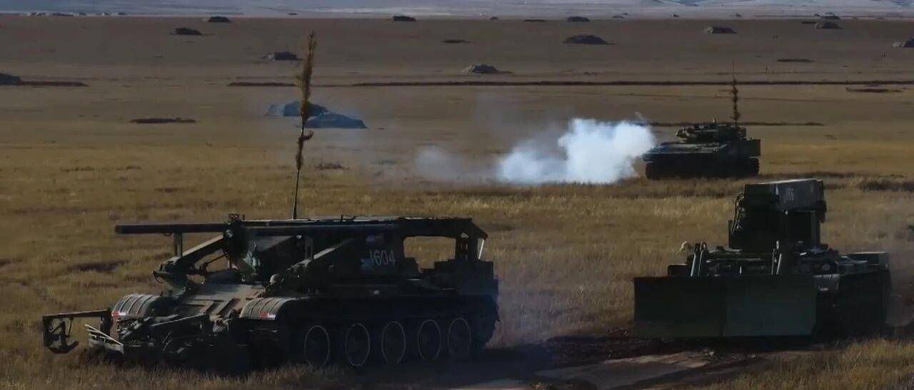 首尔叁星迅雷 vs 安阳正官庄 RB_大场面！机器狗、无人机开路首尔叁星迅雷 vs 安阳正官庄 RB，实兵对抗演练画面公布