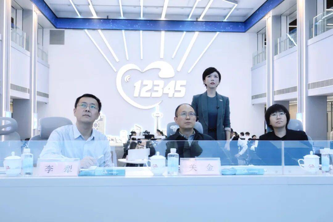 皇冠信用盘会员开户_沈阳市教育局党组书记、局长关金赴市12345热线开展“领导干部政务热线接听日”工作