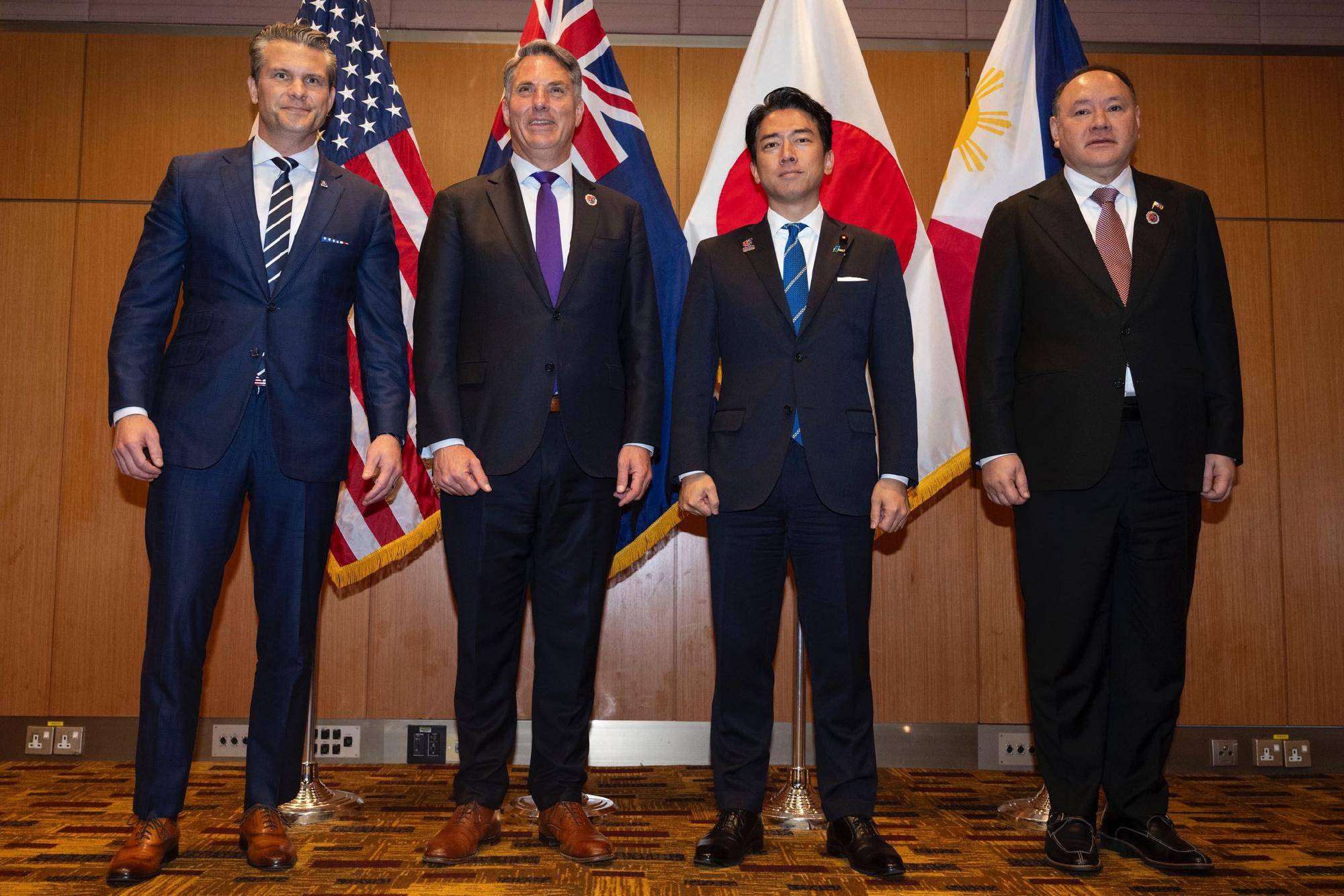 皇冠信用网怎么注册_美军再度遭遇耻辱时刻：中国海军6艘战舰包围皇冠信用网怎么注册，815舰插入南海演习