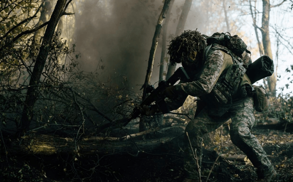 足球足球世界杯_乌军伪装成女人突围红军城足球足球世界杯，俄军一次俘虏200人，法械旅这次学到了精髓