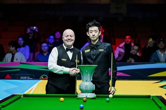 皇冠信用盘需要押金吗_斯诺克国锦赛新王加冕 中国小将吴宜泽南京登顶夺生涯首冠
