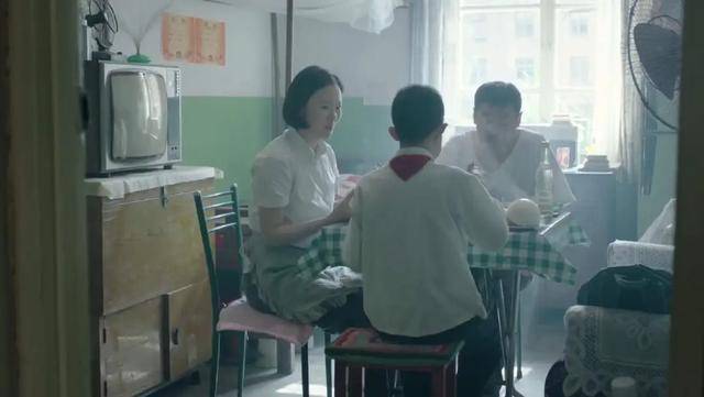 皇冠信用盘在哪里开通_年代剧的墙皇冠信用盘在哪里开通，为什么都是上白下绿？