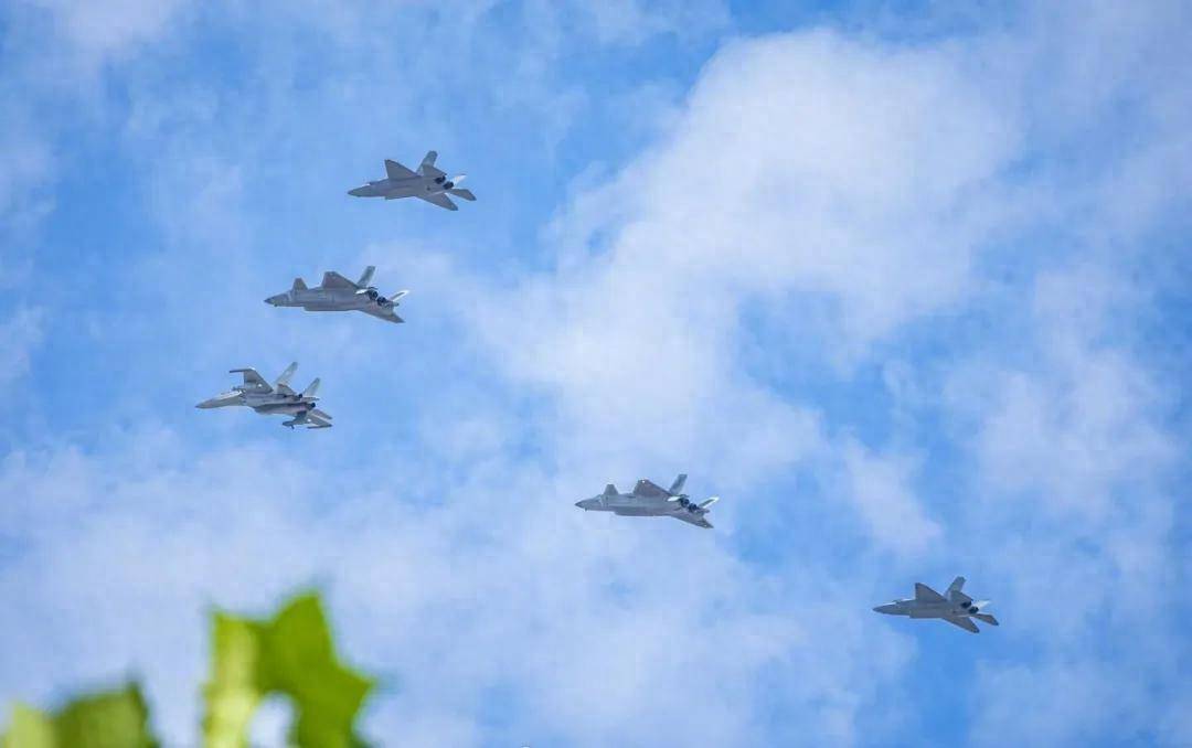 皇冠信用网哪里申请_福建舰入列后皇冠信用网哪里申请，世界最强踹门小队也来了：打头的不是歼-20和歼-35