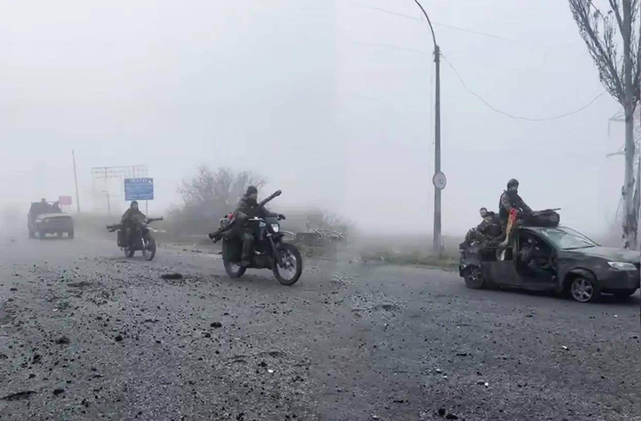 皇冠信用最新地址_杀疯了！15万俄军趁大雾杀入红军城皇冠信用最新地址，德媒顿感不妙：基辅朝不保夕