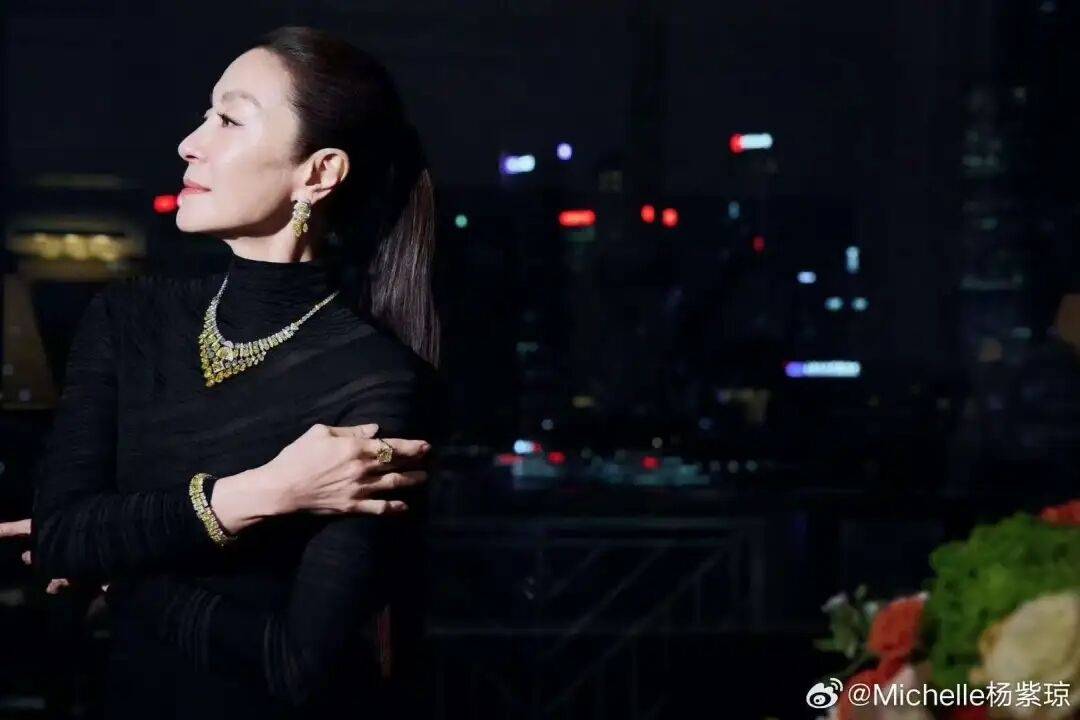 皇冠信用网代理注册_演员杨紫琼获柏林电影节终身成就奖；代表作《卧虎藏龙》《瞬息全宇宙》