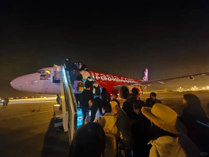 皇冠信用盘登3代理_“现场来了多辆救护车、警车”！北京起飞国际航班皇冠信用盘登3代理，突然折返两次，多方回应