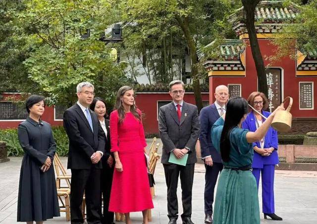 皇冠信用盘开户_时隔18年来华皇冠信用盘开户，第一站没去北京！中方高规格接待，狂签10项协议