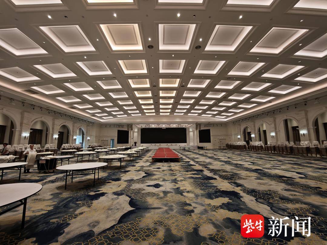 皇冠公司的代理怎么拿_“窗帘藏酒”真相再调查 原是服务员找来空箱装喝过的酒瓶 酒店表示：员工配合调查的时间算出勤