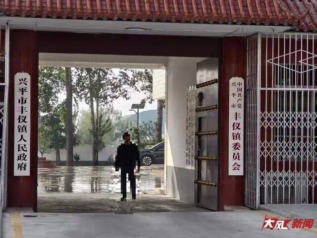 皇冠信用盘怎么弄_陕西兴平56岁女教师骑电动车“撞树枝”身亡皇冠信用盘怎么弄，交警判定担主责，家属提出诸多质疑，多方回应