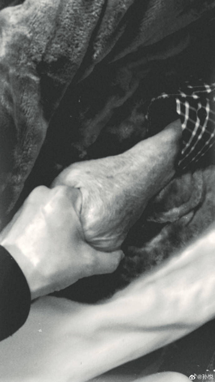 皇冠信用网会员注册_歌手孙悦因家人去世皇冠信用网会员注册，取消演出，曾为照顾儿子淡出乐坛