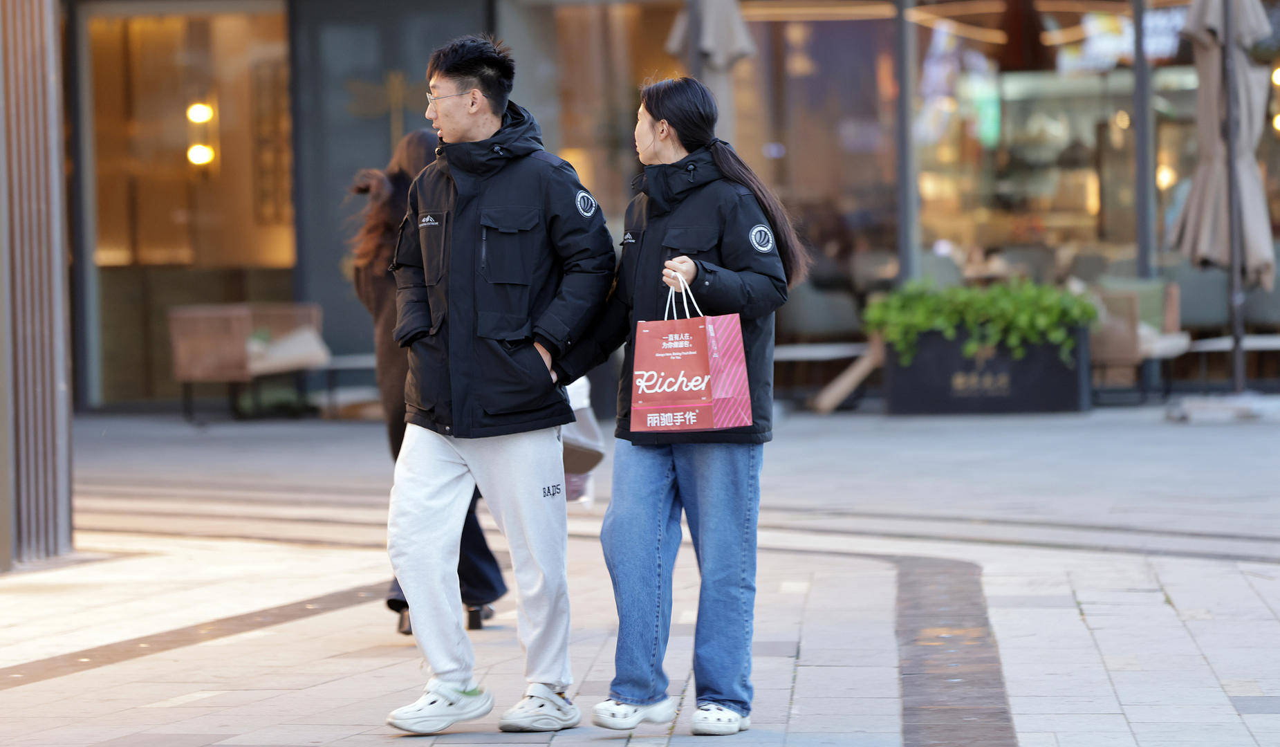 皇冠信用盘登2_羽绒服涨价与猪肉降价有关？经济学家：有一定合理性皇冠信用盘登2！行业协会：“白鸭绒一吨17万元涨到58万元”或引起误读