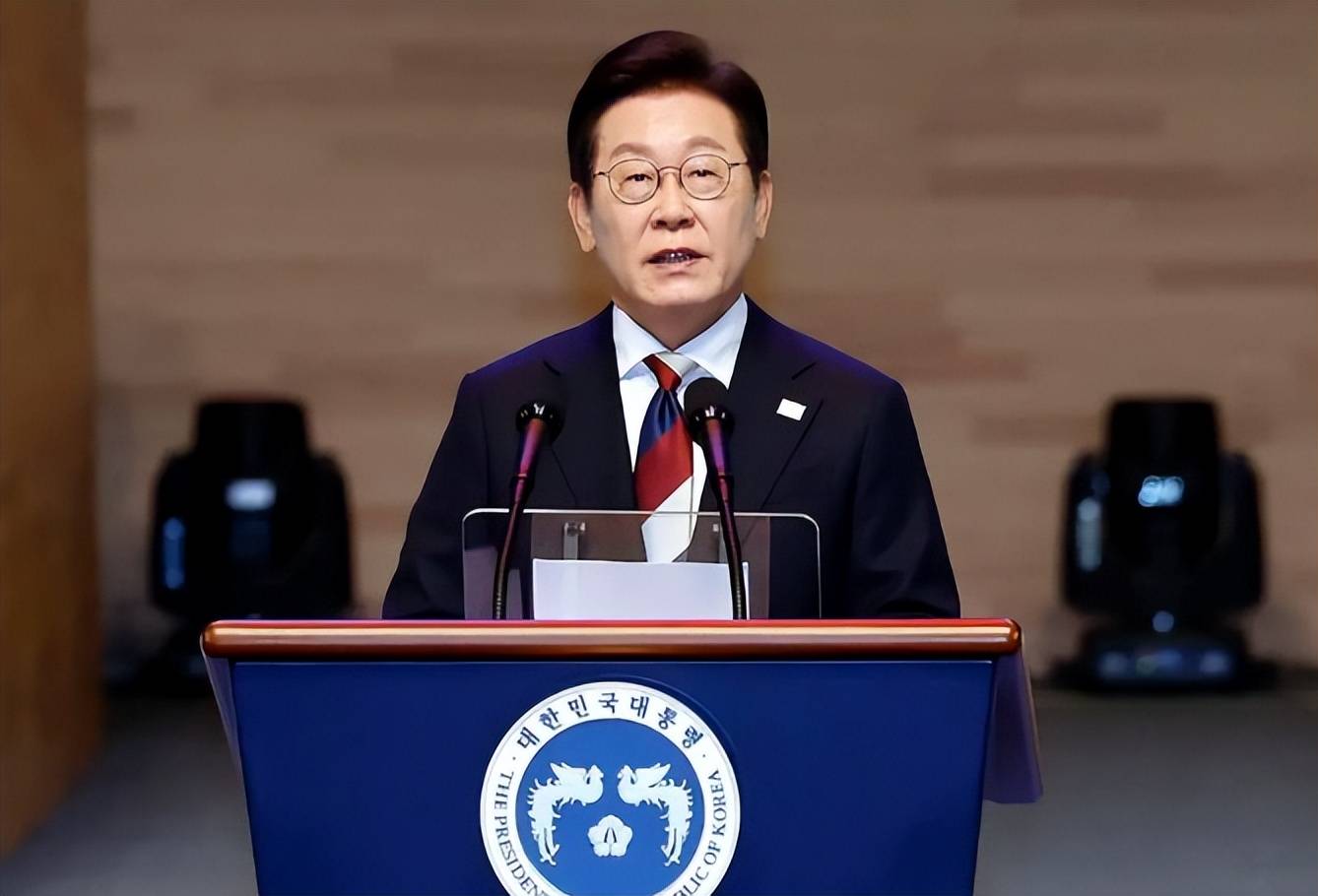 皇冠信用盘_态度迎来180度大反转！看到中国对日本的手段皇冠信用盘，李在明嗅到不寻常气息，有件事务必要当面解释