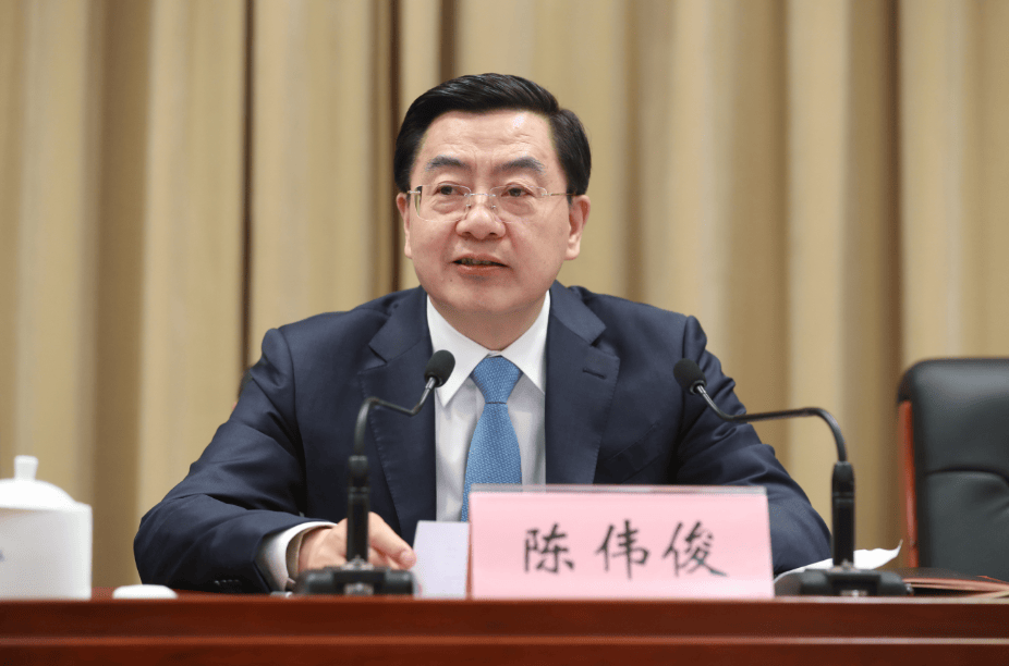 皇冠信用盘哪里申请_打虎！新疆维吾尔自治区政府常务副主席陈伟俊被查皇冠信用盘哪里申请，上周还曾参加公开活动