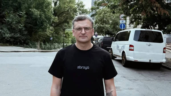 南非足球世界杯_任上呼吁乌克兰人“拿铁锹”参战南非足球世界杯，轮到乌前外长自己：不会自愿入伍