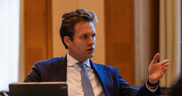 欧洲附加赛B组_自食恶果？荷兰公开宣布制裁中国欧洲附加赛B组，各个公司芯片受损，中国的反应令人意想不到！欧洲收到重要信号