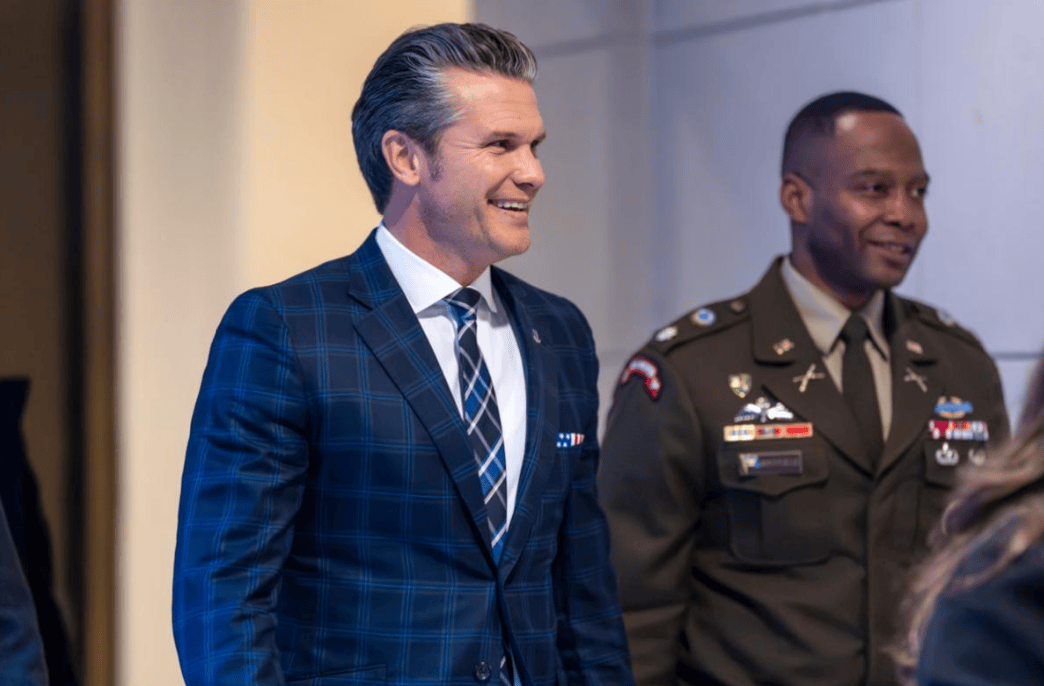 谢周三vs 诺维奇_一份绝密报告谢周三vs 诺维奇，让白宫高层脸色煞白，干涉台海是把美国往火坑里推！