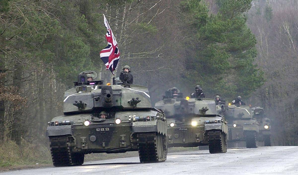 皇冠代理联系方式_乌克兰捅的窟窿实在太大了皇冠代理联系方式，俄连炸两周，还有导弹顶在北约脑门上