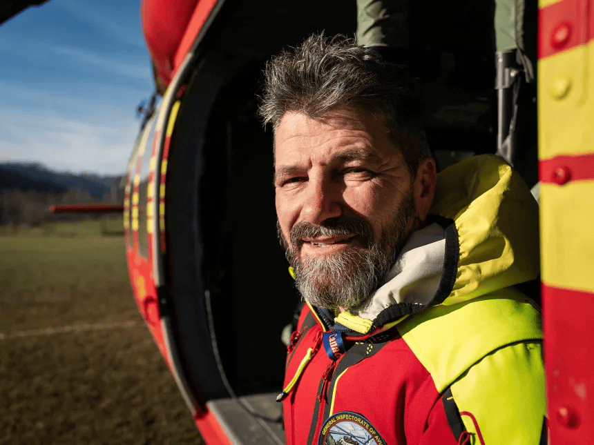 埃弗顿vS 阿斯顿维拉_为逃兵役越境的乌克兰人：“宁可死于山野”