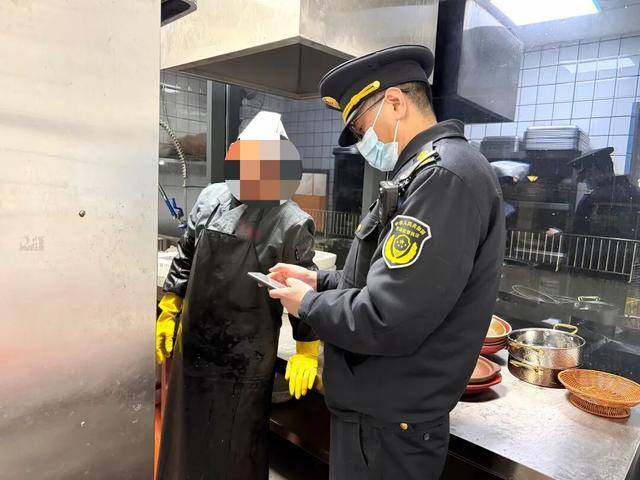 法尔肯贝里vs桑德维肯斯_闵行夜查法尔肯贝里vs桑德维肯斯！上海禁令下仍有商家自制售卖生腌