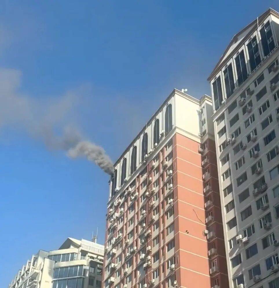 波兰丙组联赛_北京一小区21层发生火灾！同一户内相邻房间波兰丙组联赛，有人昏迷有人毫发无伤
