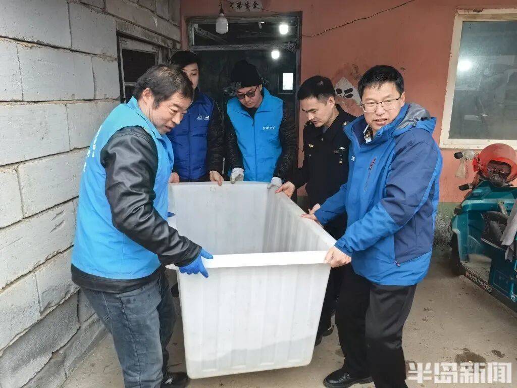 信用网如何申请_神奇！青岛渔民出海捕到一条怪鱼信用网如何申请，身价昂贵！