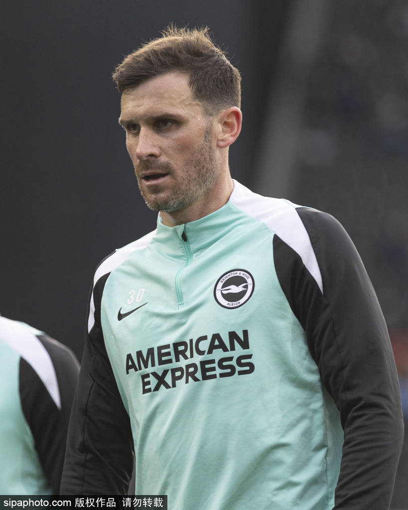 皇冠信用网在线开户_史密斯·罗的沮丧：富勒姆遭遇曼联逆转皇冠信用网在线开户，裁判判罚引发热议