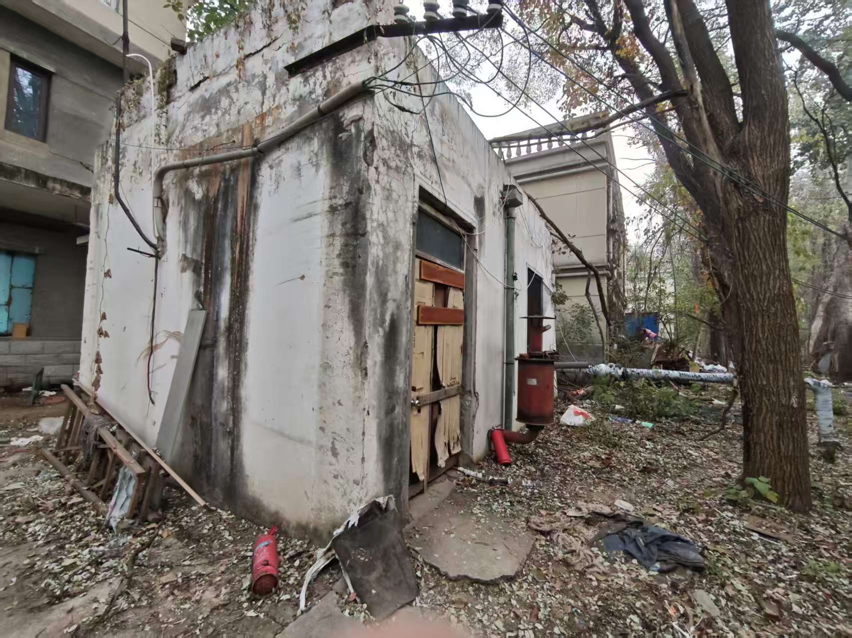 皇冠登一登二登三区别_别墅住了30年一直用自备井水皇冠登一登二登三区别，居民：隔壁都接了，我们呢？