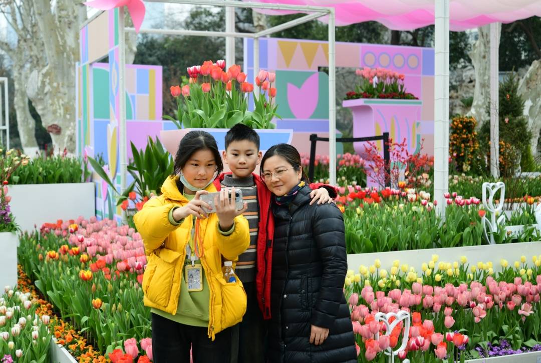 皇冠信用平台出租出售_直冲24℃！武汉多地提前出现皇冠信用平台出租出售，“过年就没见过”