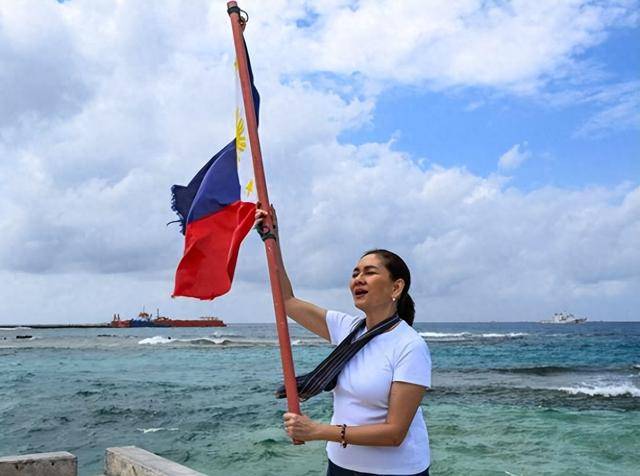 信用盘怎么开户_菲律宾官员刚登岛宣誓主权信用盘怎么开户，手机就收到中国的短信，6个字伤害性很大