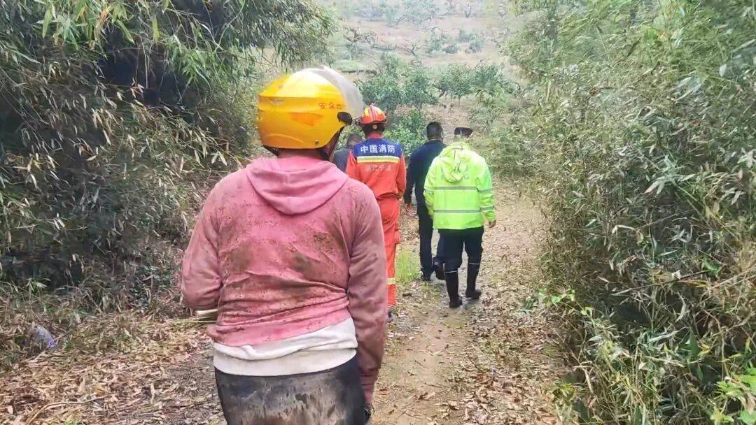 皇冠信用在线开户_宁波女子上山挖笋遇大雾迷路皇冠信用在线开户，足足困了两个多小时，获救时哭了，消防提醒→
