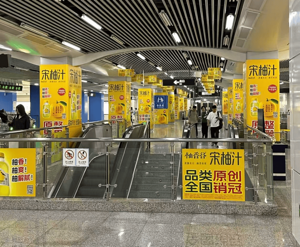 皇冠世界杯代理_揭秘年销10亿的爆款宋柚汁：“宋柚”是商标皇冠世界杯代理，柚含量不到3%，主配料为糖水，品牌号称全国销量第一