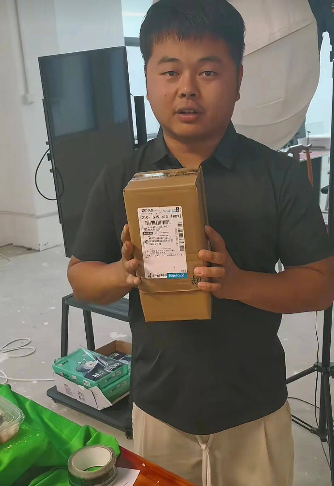 皇冠信用盘_桃园遇虫灾老板网上求助 网友支招:不杀虫皇冠信用盘,卖虫!结果意外闯出昆虫经济新赛道