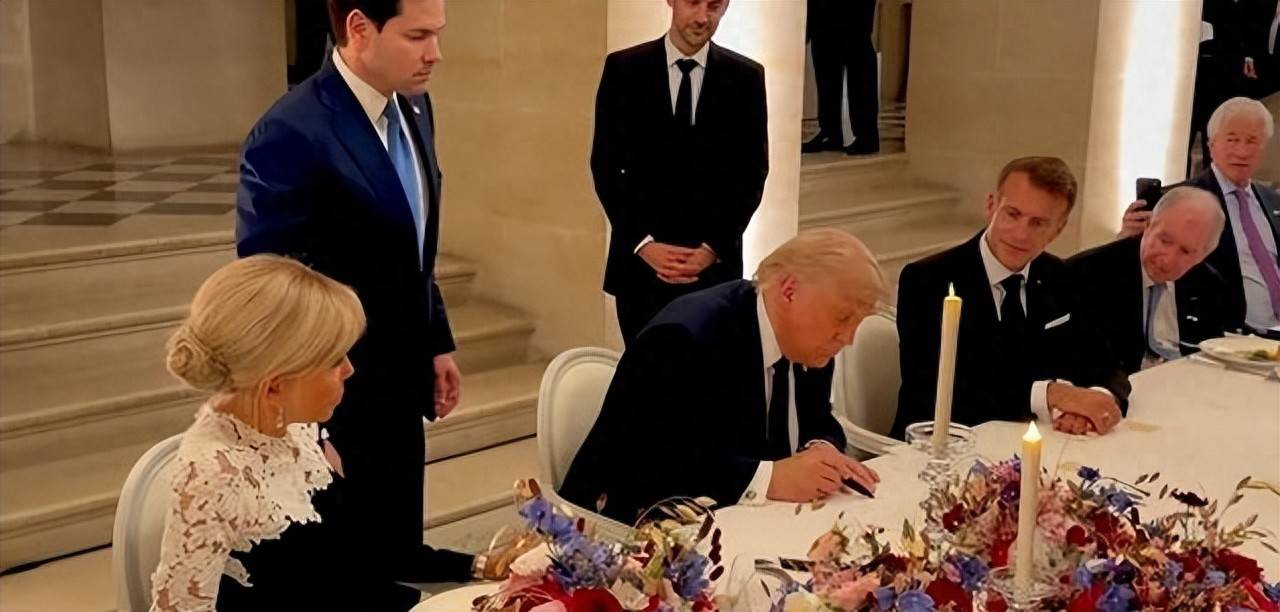 世界杯代理_美国专家心态崩了：特朗普千不该万不该世界杯代理，不应该在凡尔赛宫签字